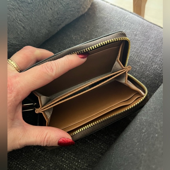 Michael Kors Small Wallet - Perfect Condition - Picture 3 of 6
